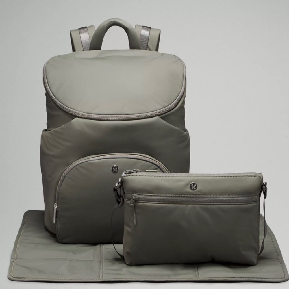 LULULEMON NEW PARENT BACKPACK - Picture 3 of 17